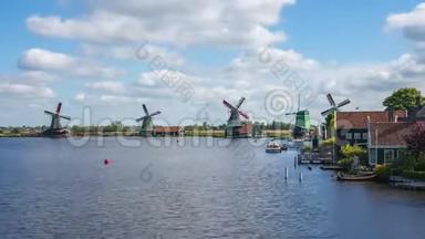 Zaanse Schans镇位于Zaanstad，可以看到荷兰的Zaan河。